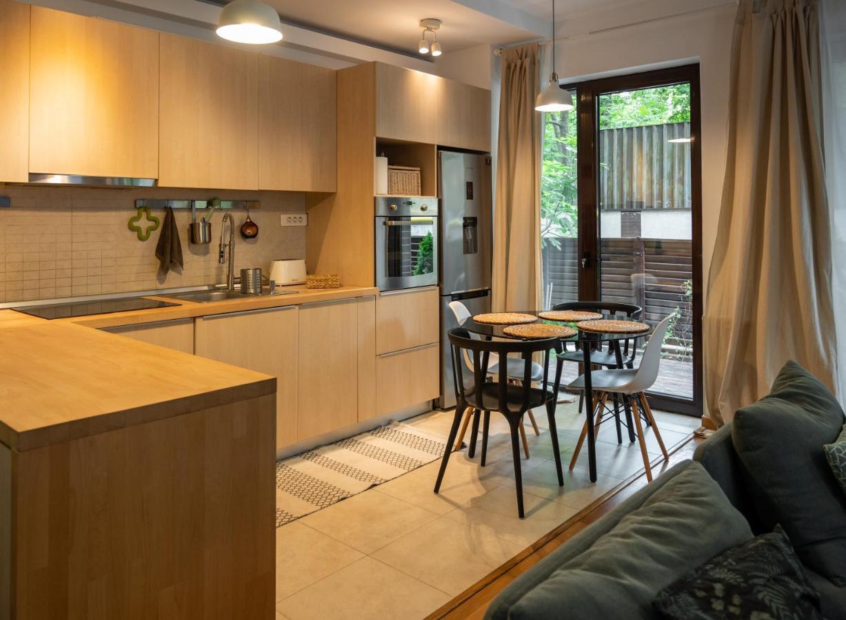 Green Corner Apartment Bucharest Exterior photo
